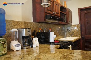 Fridge, oven, stovetop, dishwasher