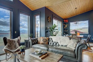 Smart TV, fireplace, video games, offices