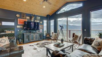 Smart TV, fireplace, video games, offices