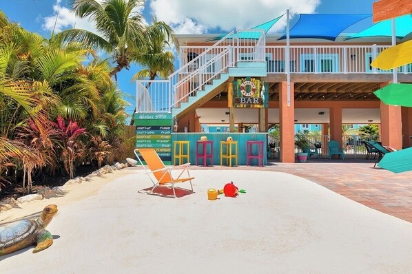 Property grounds - P59 - 4 bed, 4 bath home with dockage and private pool (Marathon)