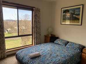 2 عدّة غرف نوم وملاءات أسرّة