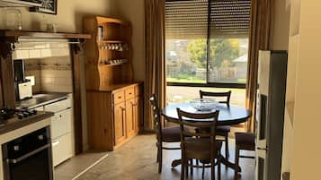 Micro-ondes, four, plaque de cuisson