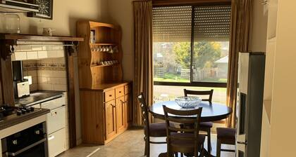 300m to Wombat Hill Gardens ,close to Convent Gallery and Lake Daylesford