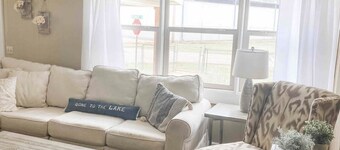 Lake Daze Chalet with hot tub