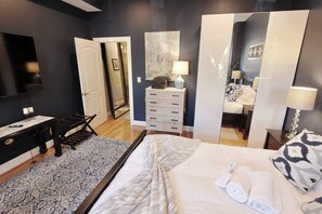 2 bedrooms, desk, iron/ironing board, WiFi