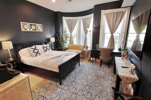 2 bedrooms, desk, iron/ironing board, WiFi - Luxury Flat Walk To Capitol! (Washington)