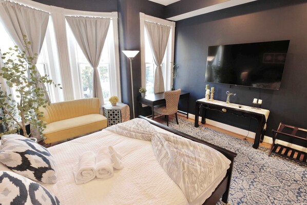 2 bedrooms, desk, iron/ironing board, WiFi