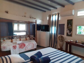 1 habitación, tabla de planchar con plancha, wifi y ropa de cama 