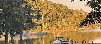Relaxing Private Riverfront Retreat with Beach and Private Dock