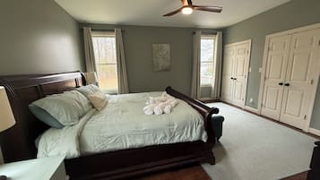 3 bedrooms, desk, iron/ironing board, free WiFi