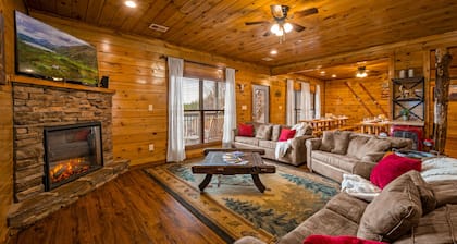 Large Cabin - 11 bedrooms - 2 Miles from Dollywood - Tour Bus Welcome