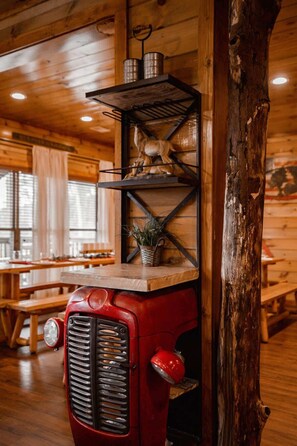 Dining - Large Cabin Sleeps 36 Tour Buses Welcome (Pigeon Forge)