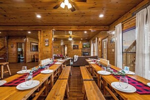 Dining - Large Cabin Sleeps 36 Tour Buses Welcome (Pigeon Forge)
