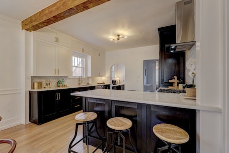 Fridge, microwave, oven, stovetop. Beautiful & Bright - Walk to OU & The Mont - King Bed, 3 Bedrooms, Fresh Remodel