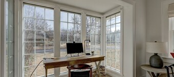 High End Campus Cottage 5 Star - King Bed, 3 Bedrooms, 1.5 Bath, Newly Remodeled