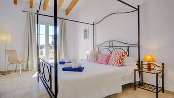 5 slaapkamers, een strijkplank/strijkijzer, gratis wifi, beddengoed