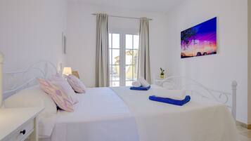 5 bedrooms, iron/ironing board, free WiFi, bed sheets