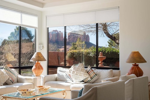 Indian Cliffs Retreat ~ 3 Bed 2 Bath With Pool/Jacuzzi And Red Rock Views