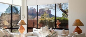 Indian Cliffs Retreat ~ 3 Bed 2 Bath With Pool/Jacuzzi And Red Rock Views