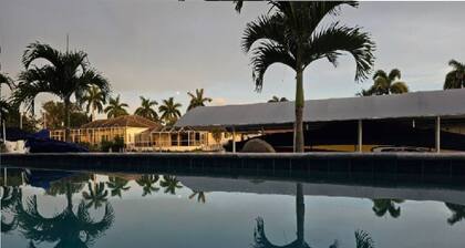 Relaxing Waterfront with New Pool