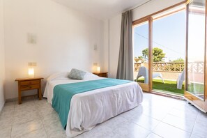 4 Schlafzimmer, Bügeleisen/Bügelbrett