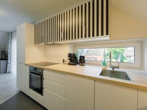 Fridge, microwave, oven, dishwasher - Apartment Erika by Interhome (Balatonszarszo)