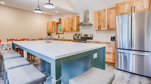Private kitchen - Keuka Pines Compound: Bring the entire family and enjoy beautiful Keuka Lake (Branchport)