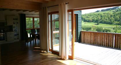 Ferienwohnung Haus Leenja mit Bergblick, Sauna, Garten