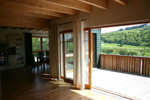 Ferienwohnung Haus Leenja mit Bergblick, Sauna, Garten