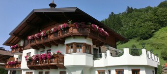 Vacation Apartment Landhaus Gruber with Mountain View