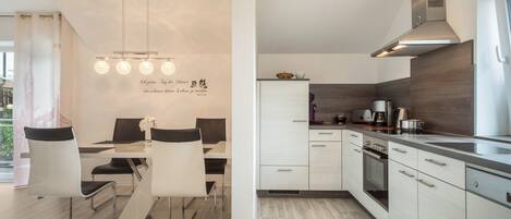 Jääkaappi, uuni, liesi, astianpesukone