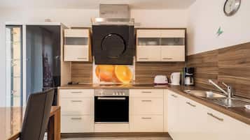 Refrigerador, horno, parrilla de estufa y lavavajillas