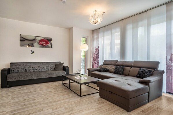 TV - Familien-Apartment 6 near the shore of Lake Constance with Terrace & Wi-Fi (Meersburg)