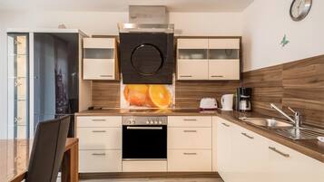 Kühlschrank, Ofen, Herdplatte, Geschirrspüler