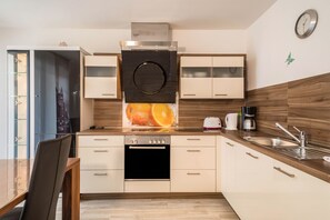 Refrigerador, horno, placa de cocina, lavavajillas