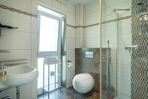Shower, hair dryer, towels - Apartment with coffee kitchen for two near the shore of Lake Constance (Meersburg)