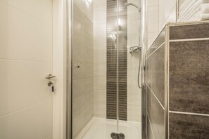 Shower, free toiletries, hair dryer, towels