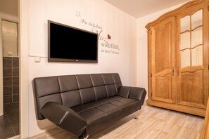 TV - "Apartment für Zwei" near the shore of Lake Constance with Wi-Fi (Meersburg)