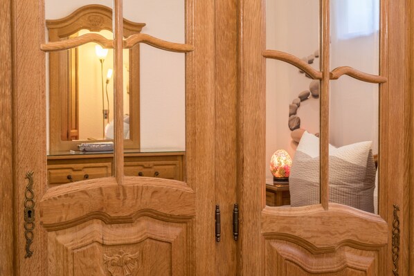 1 bedroom, free WiFi, bed sheets - "Apartment für Zwei" near the shore of Lake Constance with Wi-Fi (Meersburg)