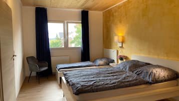 2 dormitoris, planxa i posts de planxar, wifi gratuïta i roba de llit