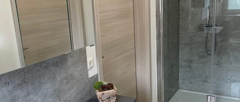 Bathtub, hair dryer, towels