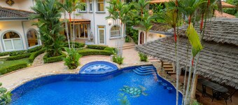 Harmon Estate 6 bdrs private pool in Los Suenos