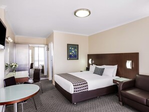 Sábanas de algodón egipcio, ropa de cama de alta calidad y minibar 