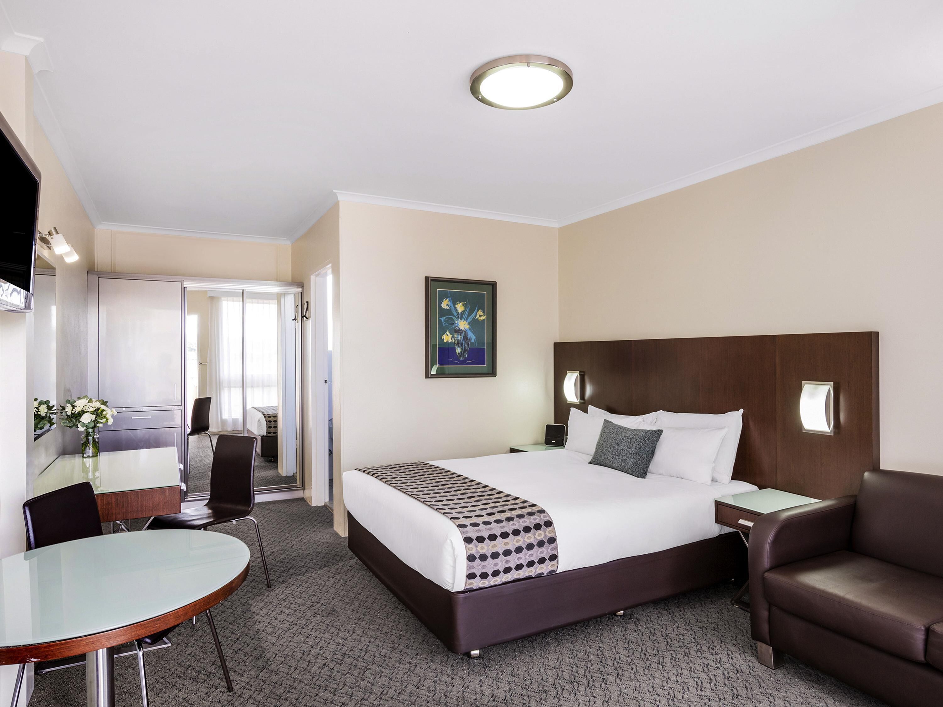 Egyptian cotton sheets, premium bedding, minibar, in-room safe