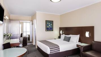 Egyptian cotton sheets, premium bedding, minibar, in-room safe