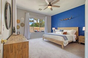 4 bedrooms, desk, iron/ironing board, WiFi - Chandler Home, Putting Green, Heated Pool, Firepit (Chandler)