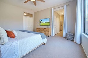 4 bedrooms, desk, iron/ironing board, travel crib