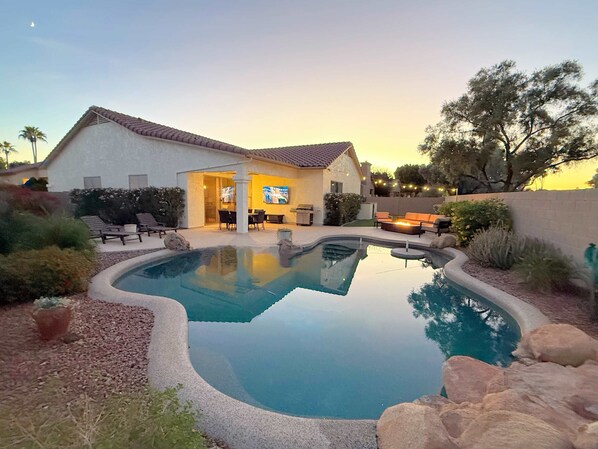 Outdoor pool, a heated pool - Chandler Home, Putting Green, Heated Pool, Firepit (Chandler)