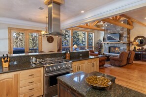 Réfrigérateur, micro-ondes, lave-vaisselle, cafetière/bouilloire