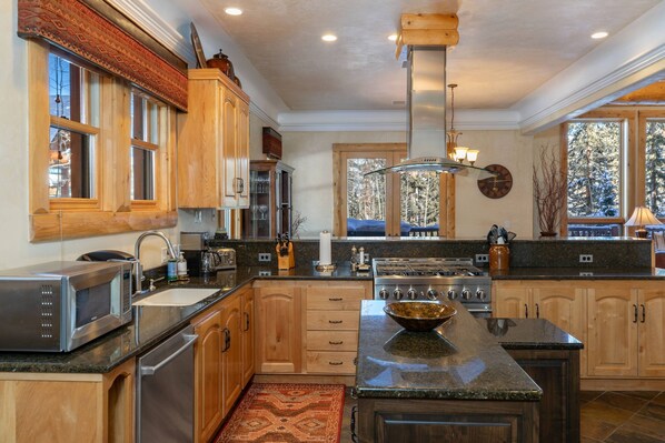 Fridge, microwave, dishwasher, coffee/tea maker